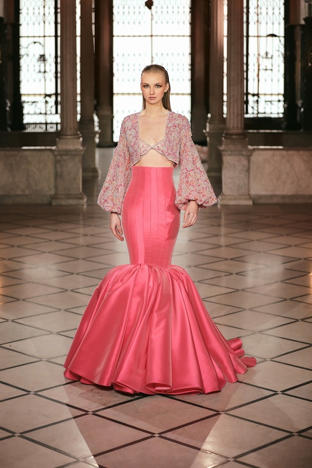 مجموعة المصمم طوني ورد من الأزياء الراقية لربيع وصيف 2022