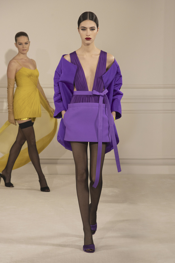 مجموعة فالنتينو للهوت كوتور لربيع وصيف 2022