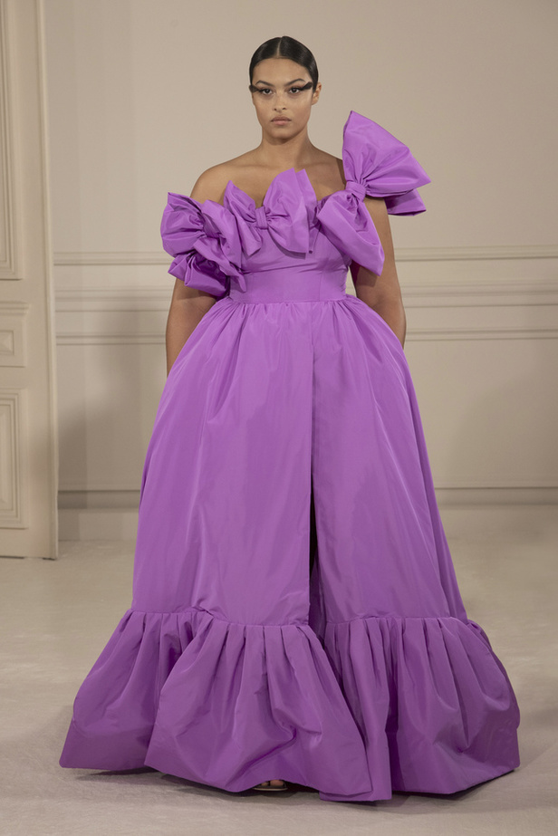 مجموعة فالنتينو للهوت كوتور لربيع وصيف 2022