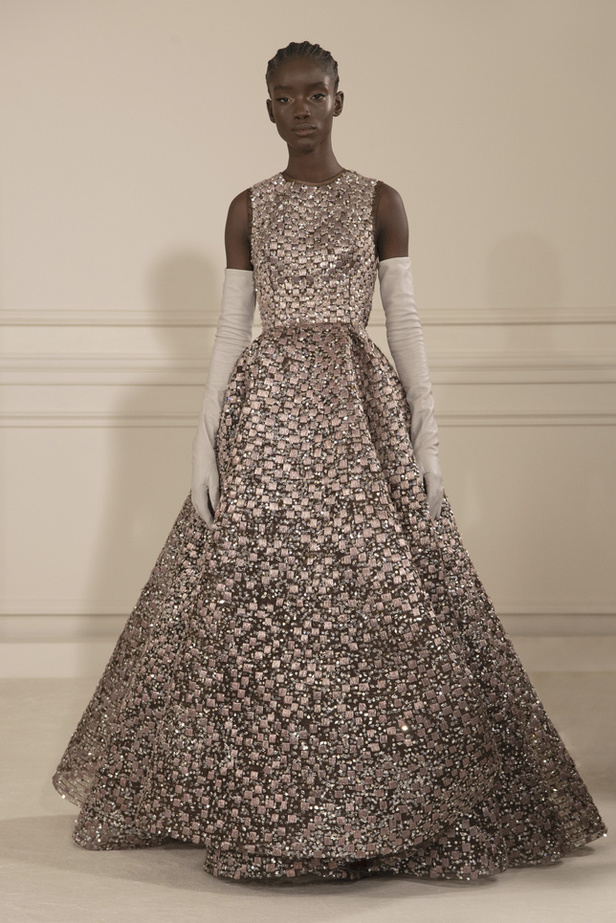 مجموعة فالنتينو للهوت كوتور لربيع وصيف 2022