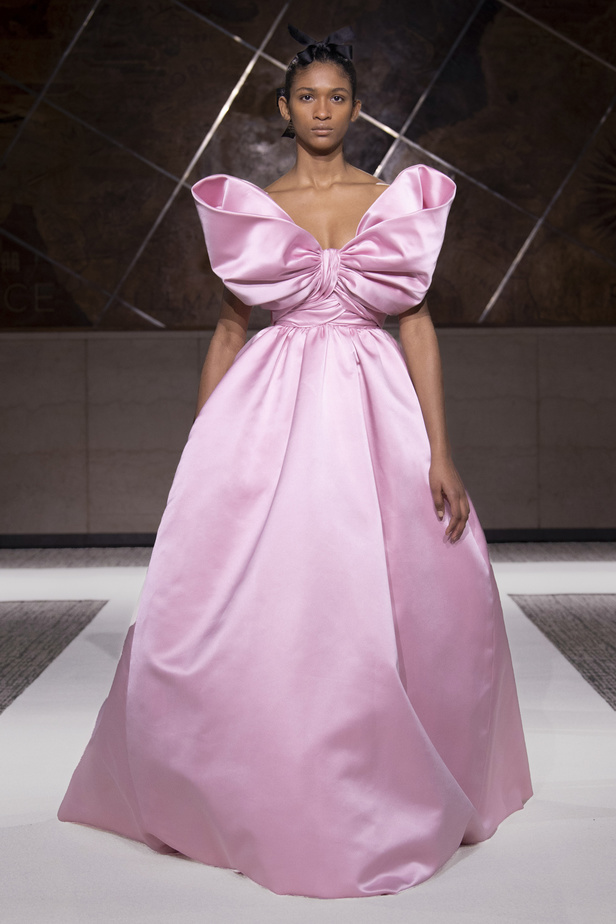 مجموعة Giambattista Valli للهوت كوتور لربيع وصيف 2022‏