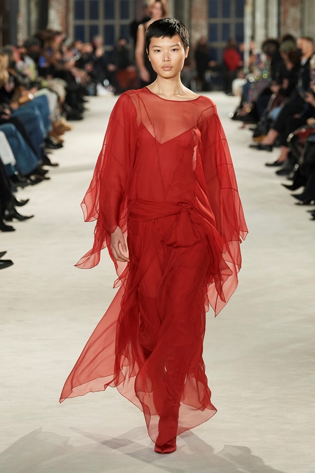 لوحة من الألوان والقصات في مجموعة Alexandre Vauthier للأزياء الراقية لربيع وصيف 2022