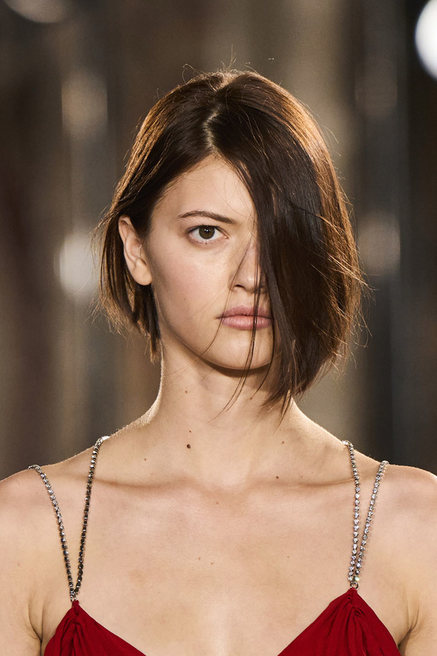 لوحة من الألوان والقصات في مجموعة Alexandre Vauthier للأزياء الراقية لربيع وصيف 2022