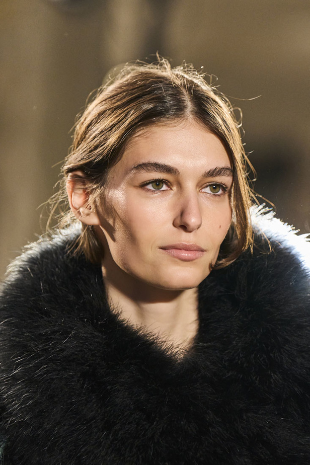 لوحة من الألوان والقصات في مجموعة Alexandre Vauthier للأزياء الراقية لربيع وصيف 2022