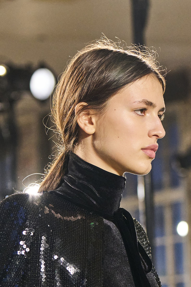 لوحة من الألوان والقصات في مجموعة Alexandre Vauthier للأزياء الراقية لربيع وصيف 2022