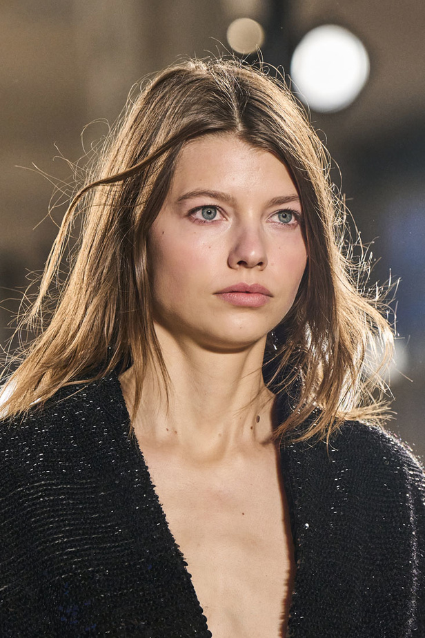 لوحة من الألوان والقصات في مجموعة Alexandre Vauthier للأزياء الراقية لربيع وصيف 2022