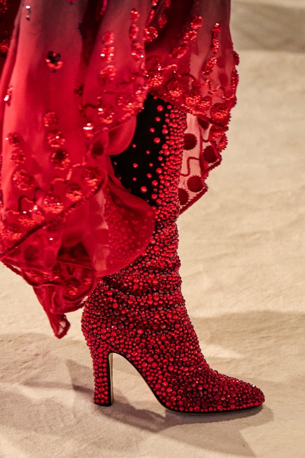 لوحة من الألوان والقصات في مجموعة Alexandre Vauthier للأزياء الراقية لربيع وصيف 2022