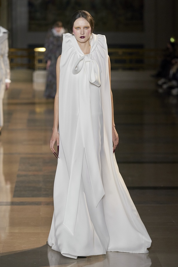 مجموعة أزياء Viktor&Rolf للأزياء الراقية لربيع وصيف 2022