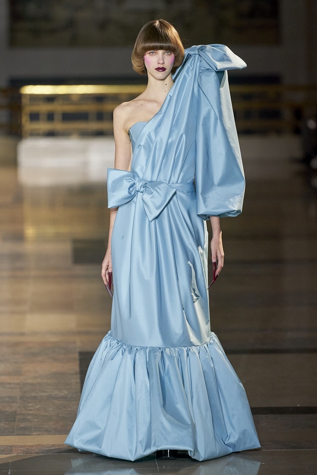 مجموعة أزياء Viktor&Rolf للأزياء الراقية لربيع وصيف 2022