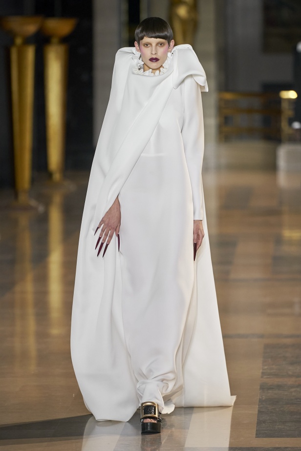 مجموعة أزياء Viktor&Rolf للأزياء الراقية لربيع وصيف 2022