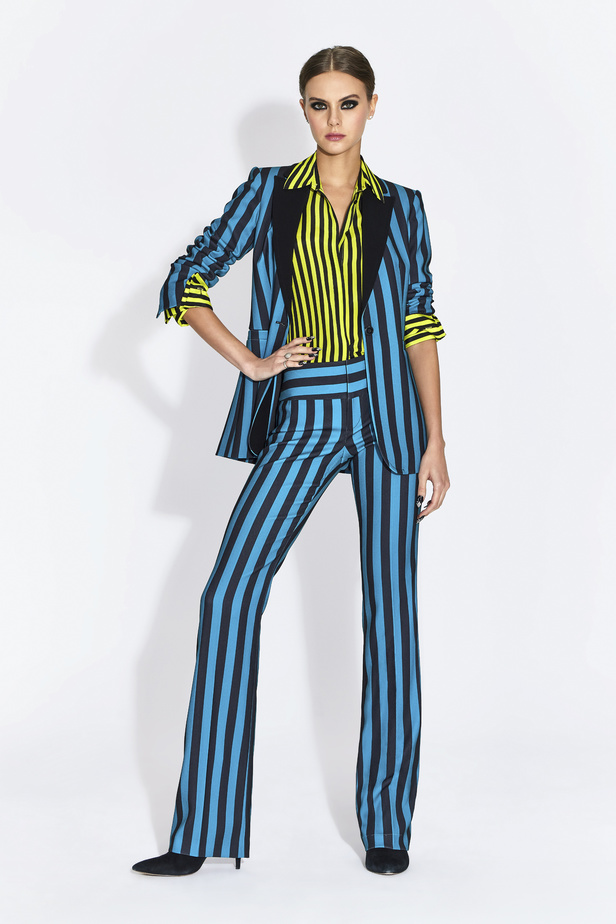 مجموعة مفعمة بالألوان من Alice + Olivia by Stacey Bendet لخريف وشتاء 2022