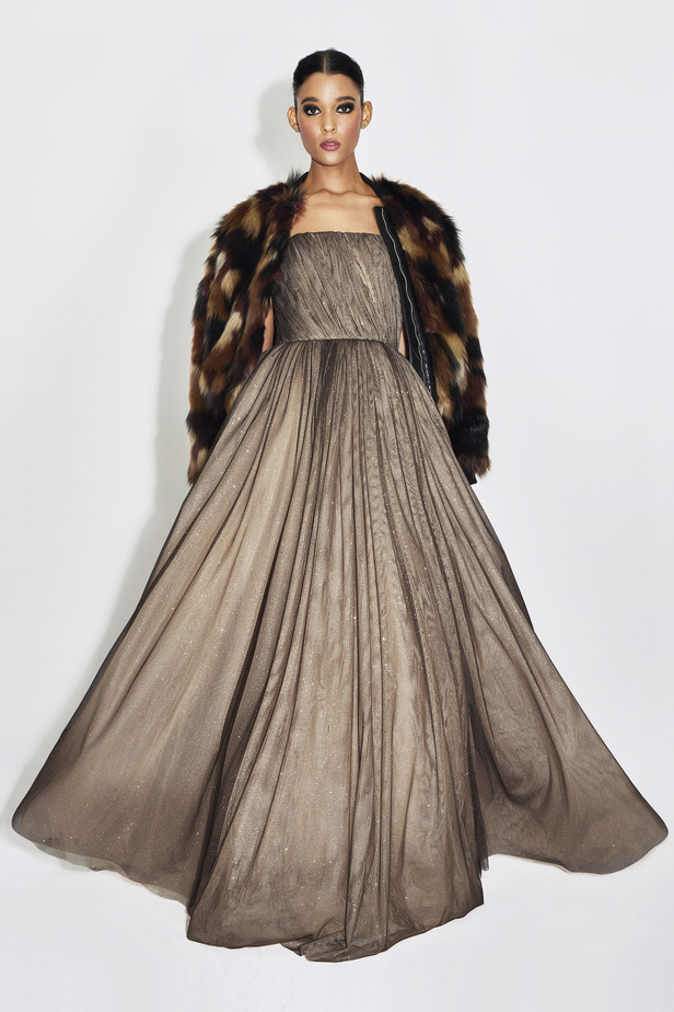 مجموعة مفعمة بالألوان من Alice + Olivia by Stacey Bendet لخريف وشتاء 2022