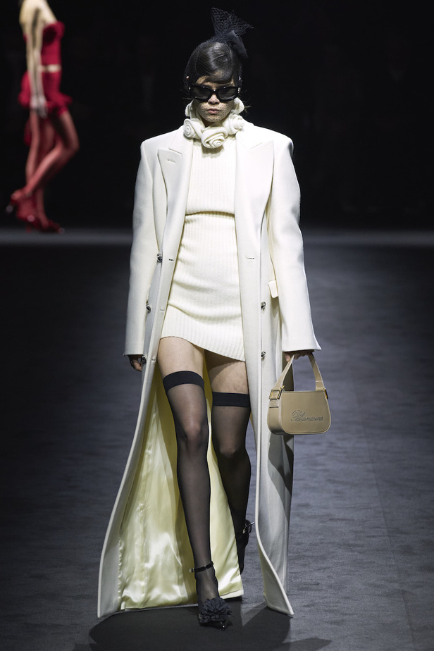 من عرض أزياء Blumarine لموسم خريف وشتاء 2022-2023