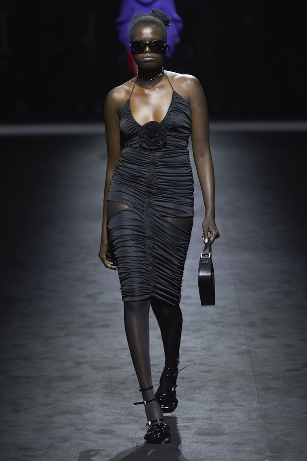 من عرض أزياء Blumarine لموسم خريف وشتاء 2022-2023