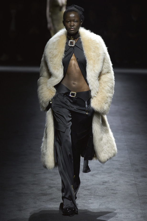 من عرض أزياء Blumarine لموسم خريف وشتاء 2022-2023