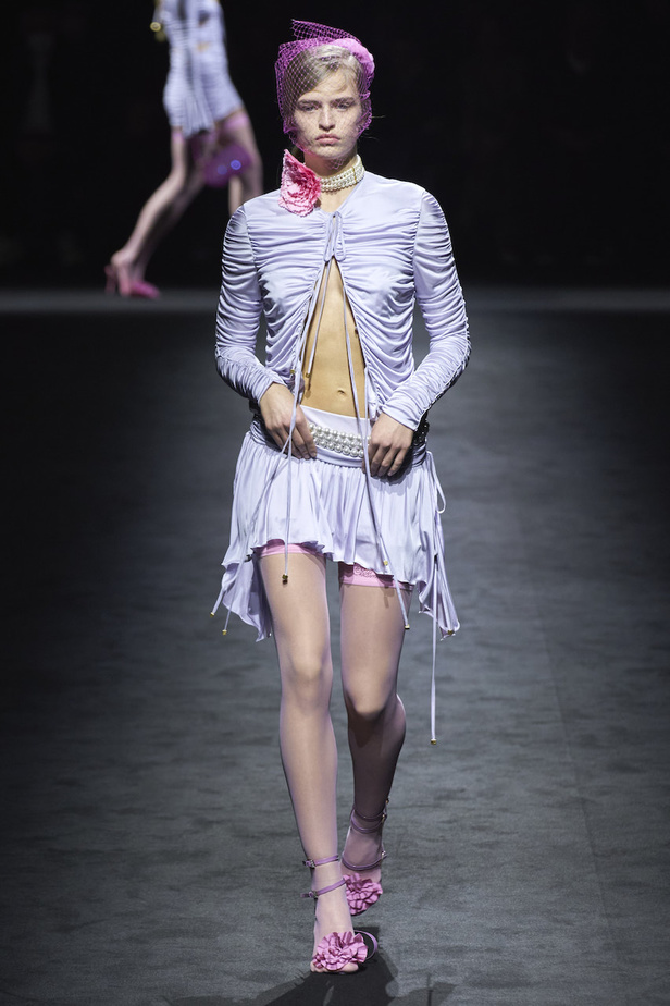 من عرض أزياء Blumarine لموسم خريف وشتاء 2022-2023