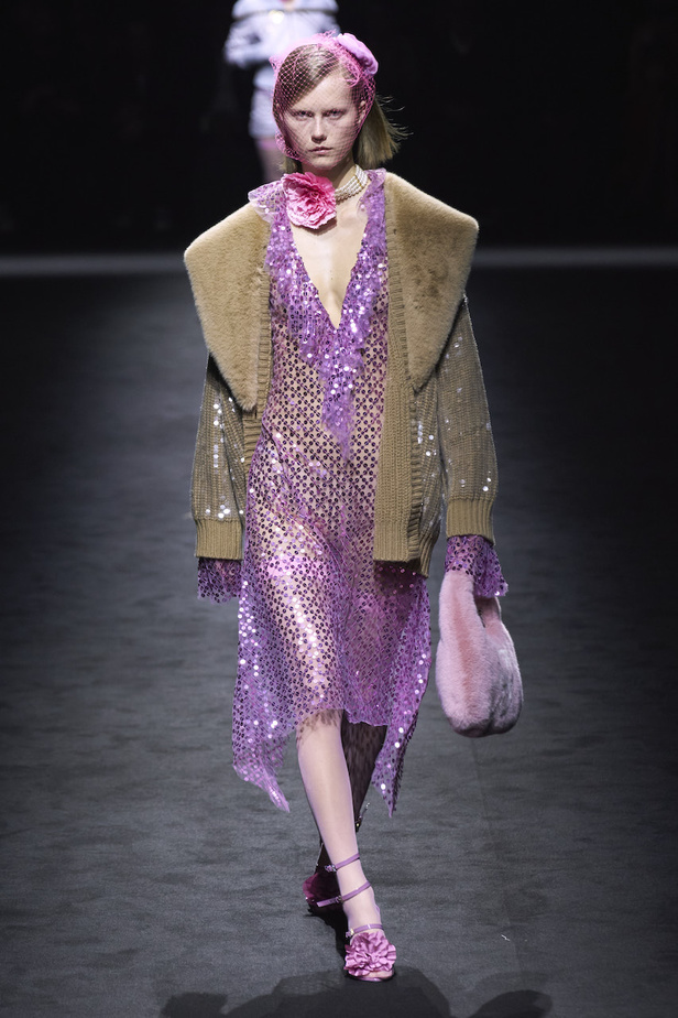 من عرض أزياء Blumarine لموسم خريف وشتاء 2022-2023