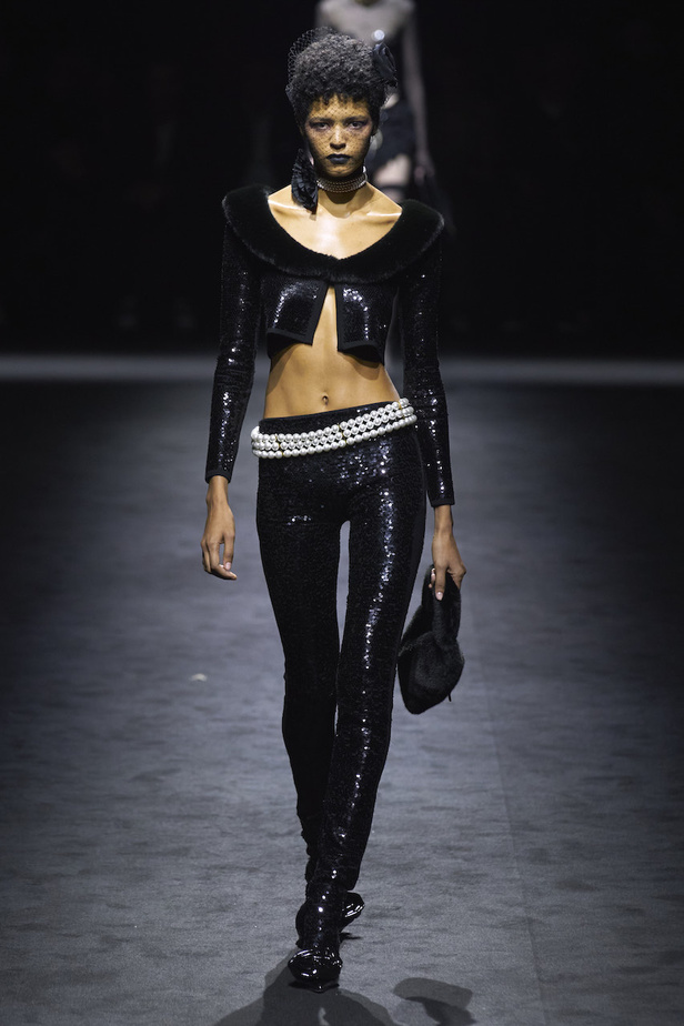 من عرض أزياء Blumarine لموسم خريف وشتاء 2022-2023