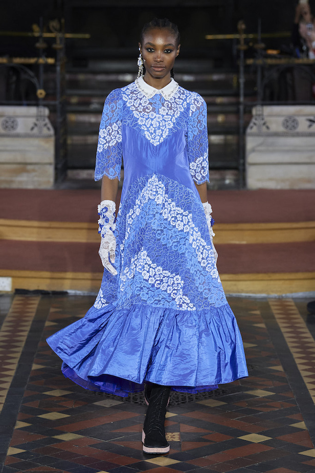 من مجموعة Bora Aksu لموسم خريف 2022