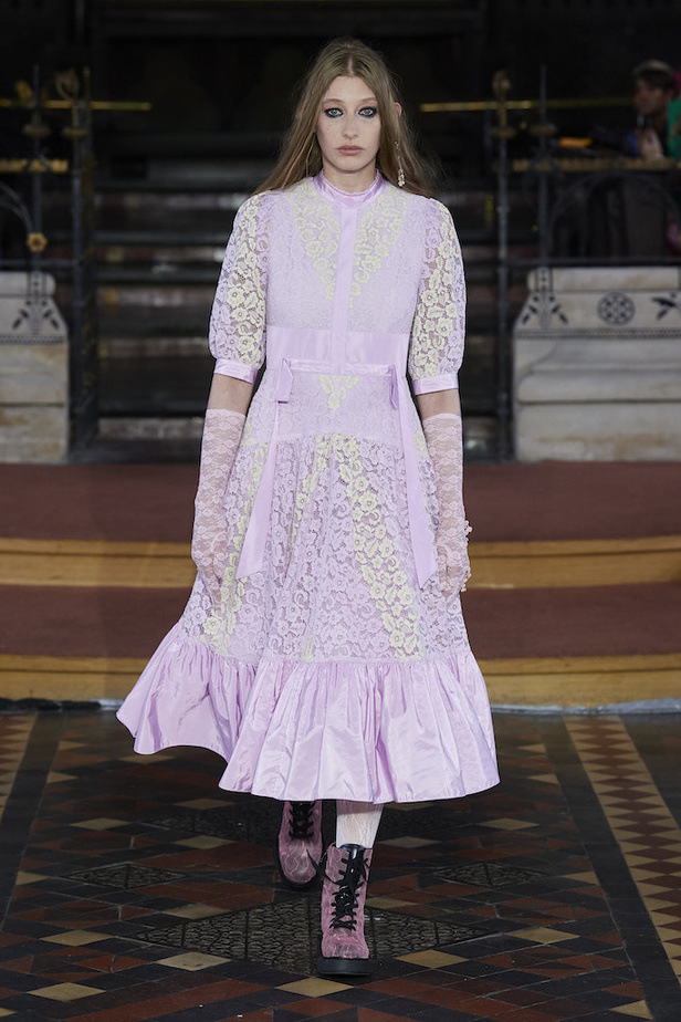 من مجموعة Bora Aksu لموسم خريف 2022