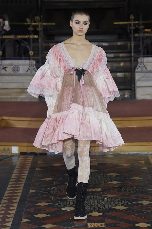 من مجموعة Bora Aksu لموسم خريف 2022