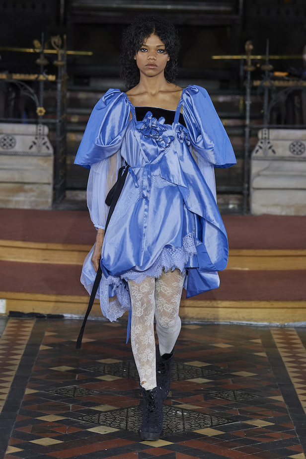 من مجموعة Bora Aksu لموسم خريف 2022