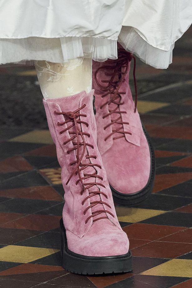 من مجموعة Bora Aksu لموسم خريف 2022