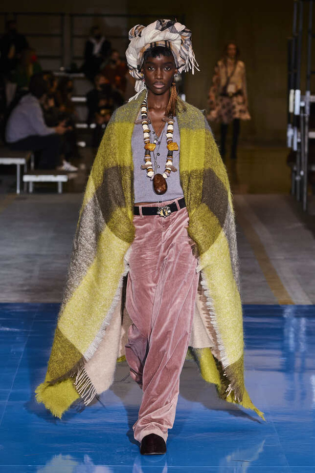 تصاميم كاجوال وعصرية في مجموعة DSquared2 لخريف وشتاء 2022