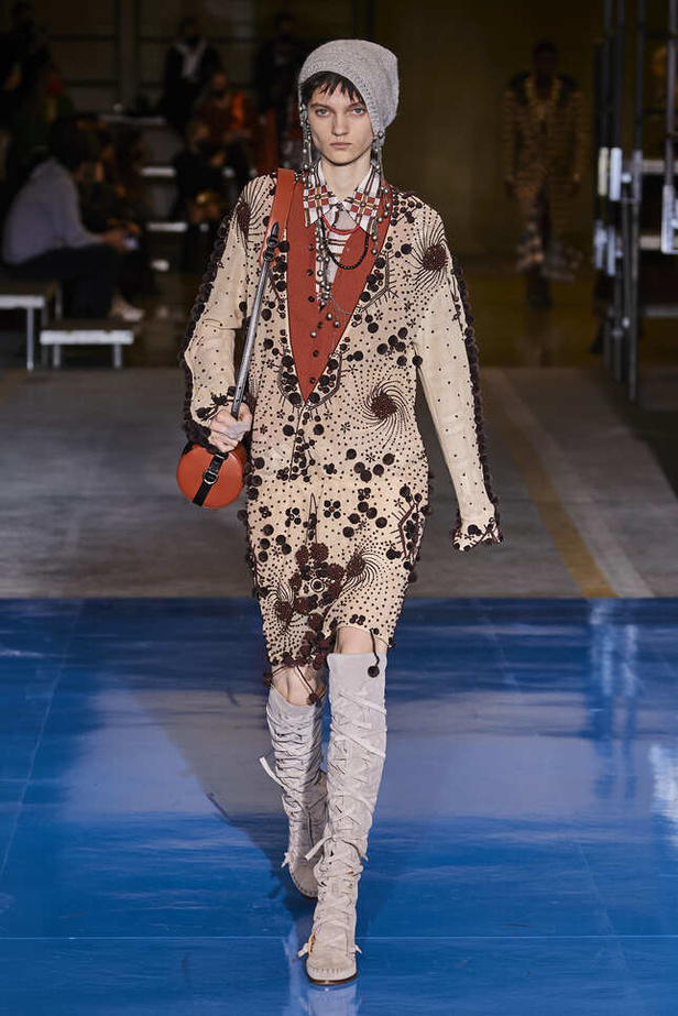 تصاميم كاجوال وعصرية في مجموعة DSquared2 لخريف وشتاء 2022