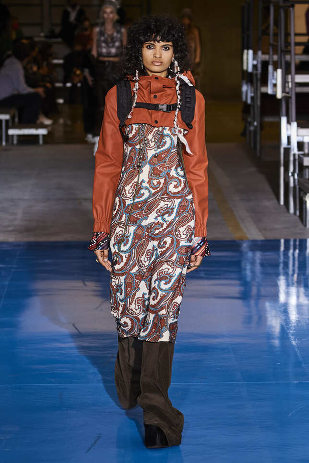 تصاميم كاجوال وعصرية في مجموعة DSquared2 لخريف وشتاء 2022