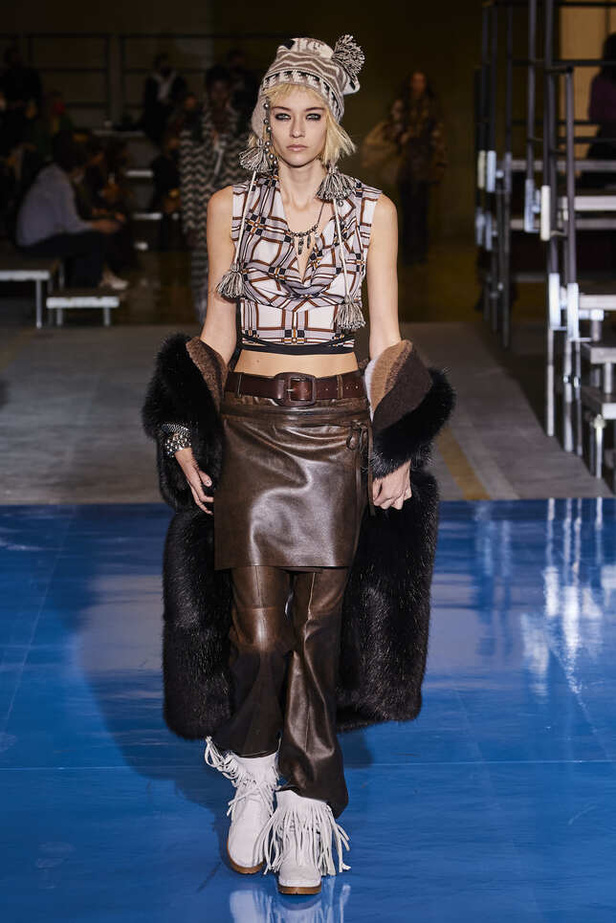 تصاميم كاجوال وعصرية في مجموعة DSquared2 لخريف وشتاء 2022