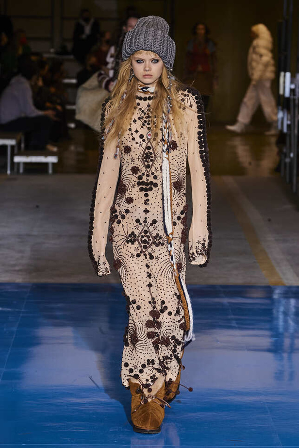 تصاميم كاجوال وعصرية في مجموعة DSquared2 لخريف وشتاء 2022