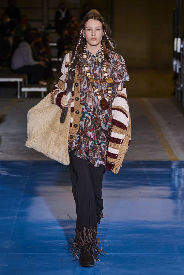 تصاميم كاجوال وعصرية في مجموعة DSquared2 لخريف وشتاء 2022