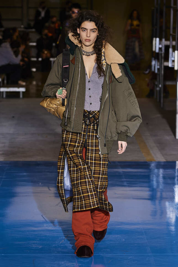 تصاميم كاجوال وعصرية في مجموعة DSquared2 لخريف وشتاء 2022