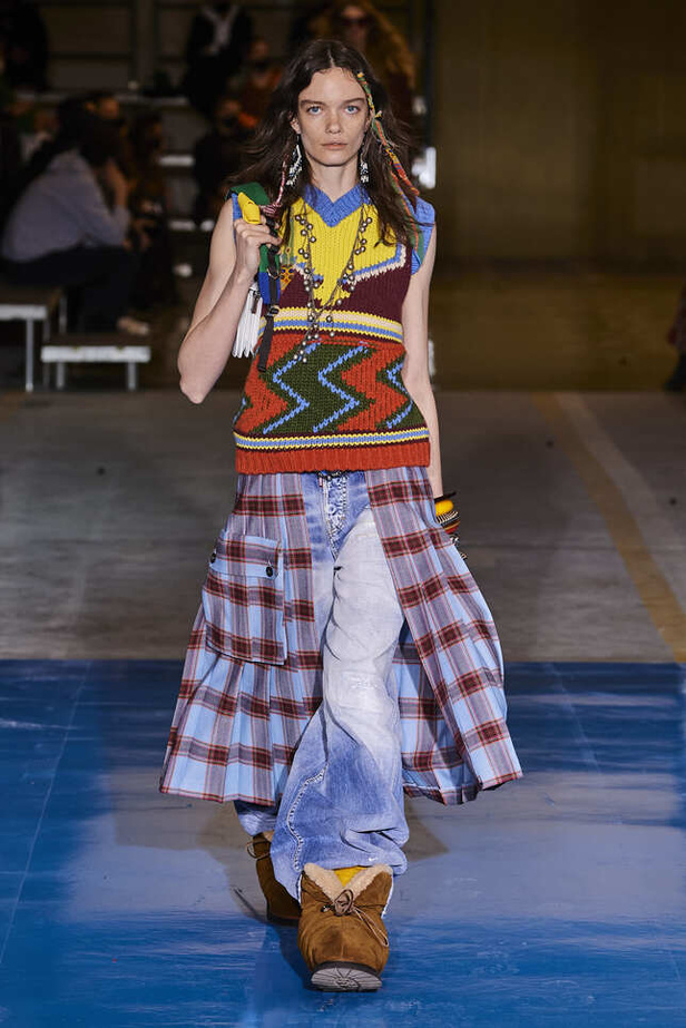 تصاميم كاجوال وعصرية في مجموعة DSquared2 لخريف وشتاء 2022