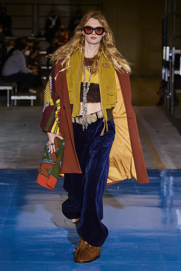 تصاميم كاجوال وعصرية في مجموعة DSquared2 لخريف وشتاء 2022