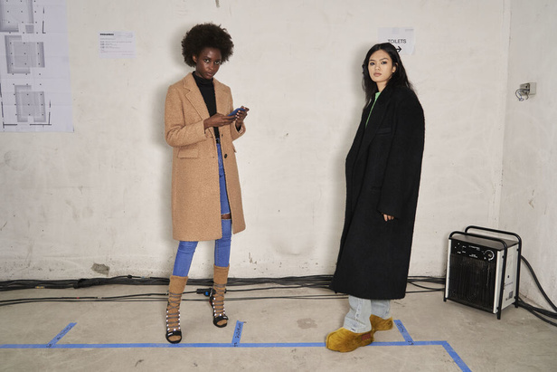 تصاميم كاجوال وعصرية في مجموعة DSquared2 لخريف وشتاء 2022