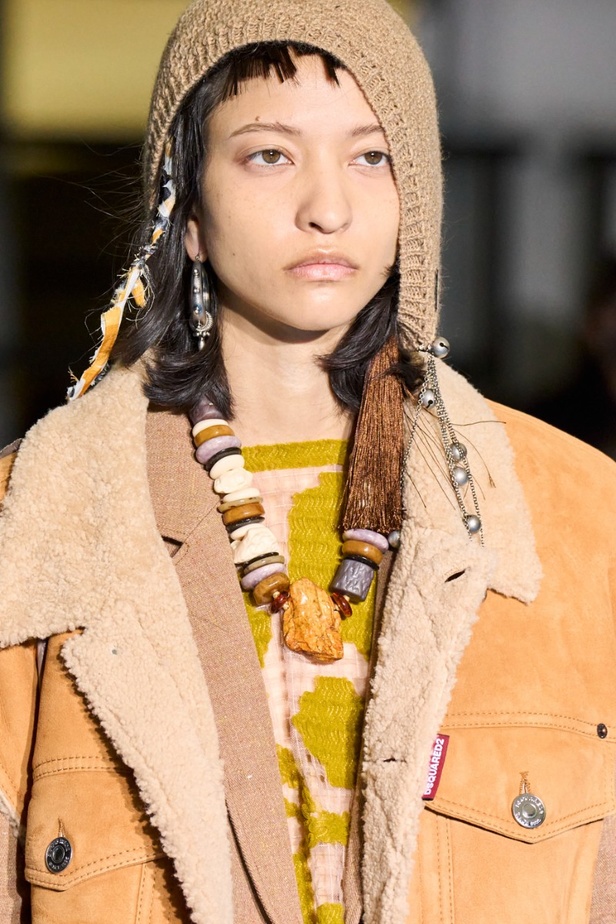 اطلالات جمالية في مجموعة DSquared2 لخريف وشتاء 2022