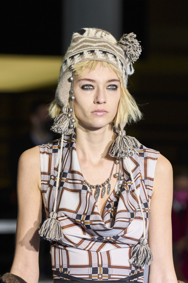 تصاميم كاجوال وعصرية في مجموعة DSquared2 لخريف وشتاء 2022