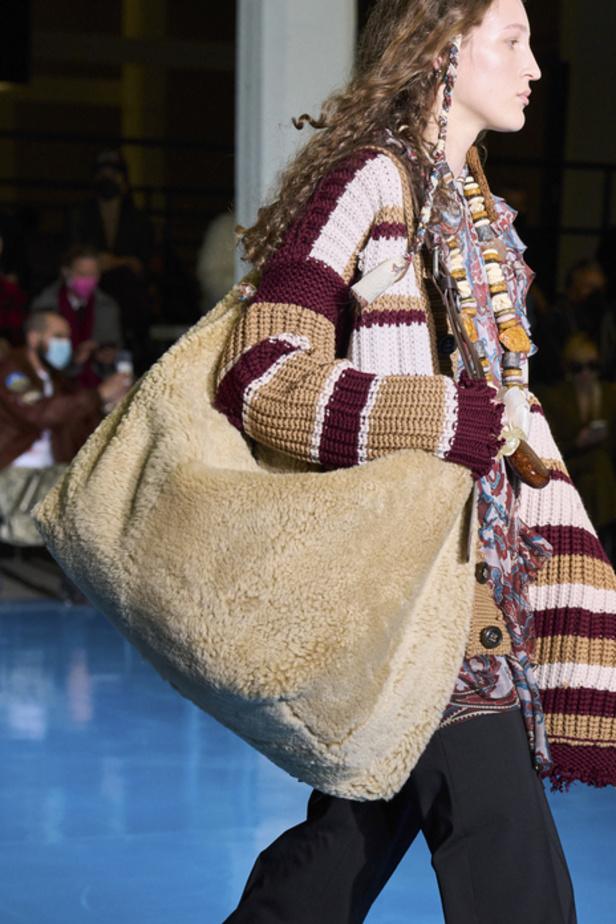 تصاميم كاجوال وعصرية في مجموعة DSquared2 لخريف وشتاء 2022