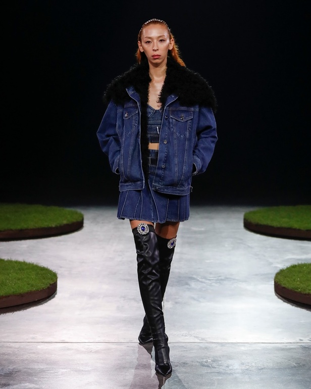 مجموعة David Koma تحتفل بكرة القدم والموضة لموسم خريف 2022