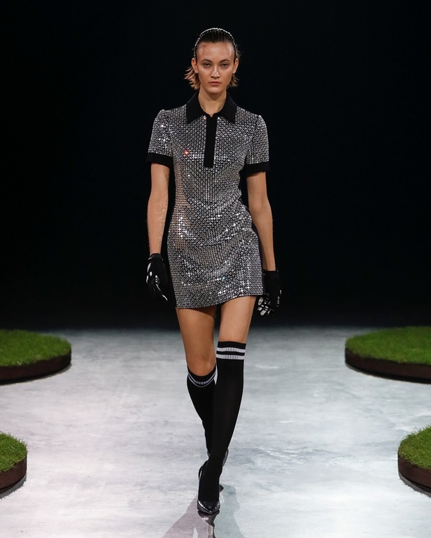 مجموعة David Koma تحتفل بكرة القدم والموضة لموسم خريف 2022