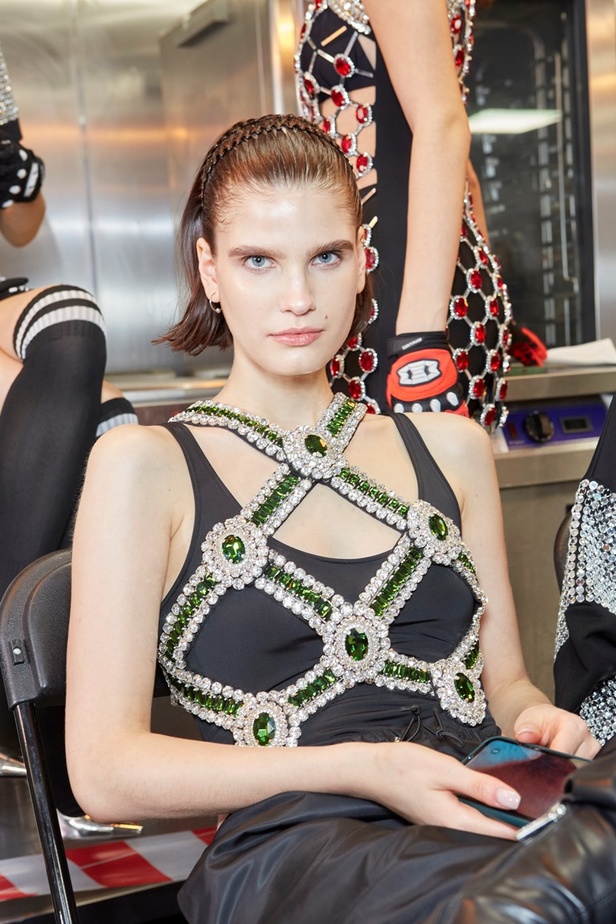 مجموعة David Koma تحتفل بكرة القدم والموضة لموسم خريف 2022