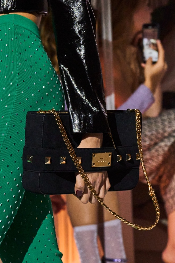 رائدات الموضة العربيات هن أبرز العارضات في مجموعة إليزابيتا فرانكي لخريف 22