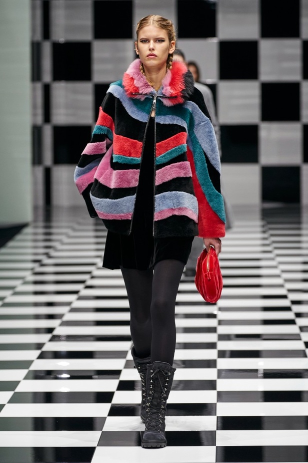  مجموعة Emporio Armani  لخريف 2022 أكثر تنوعًا وشمولًا من أي وقت مضى