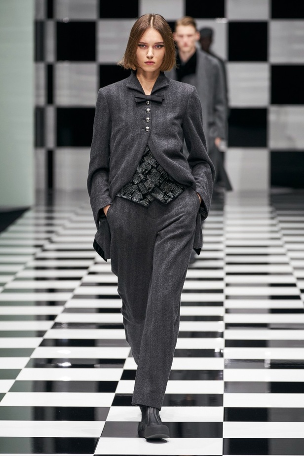  مجموعة Emporio Armani  لخريف 2022 أكثر تنوعًا وشمولًا من أي وقت مضى