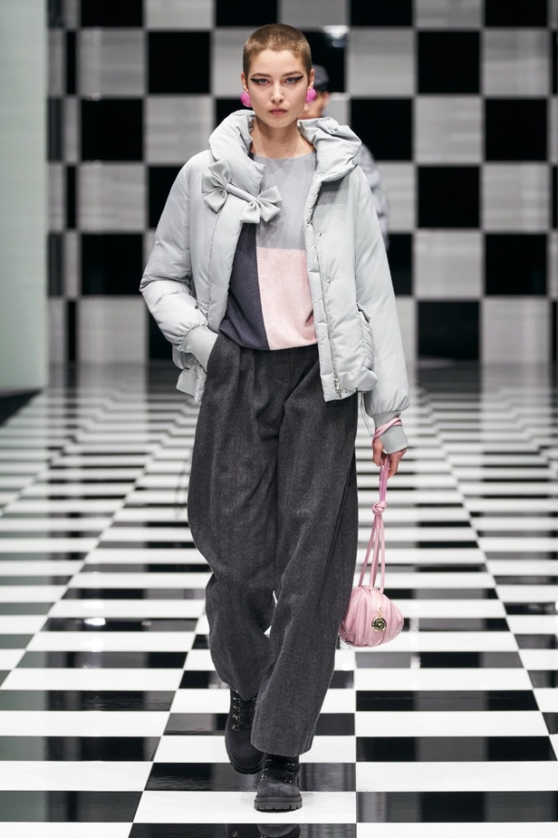  مجموعة Emporio Armani  لخريف 2022 أكثر تنوعًا وشمولًا من أي وقت مضى