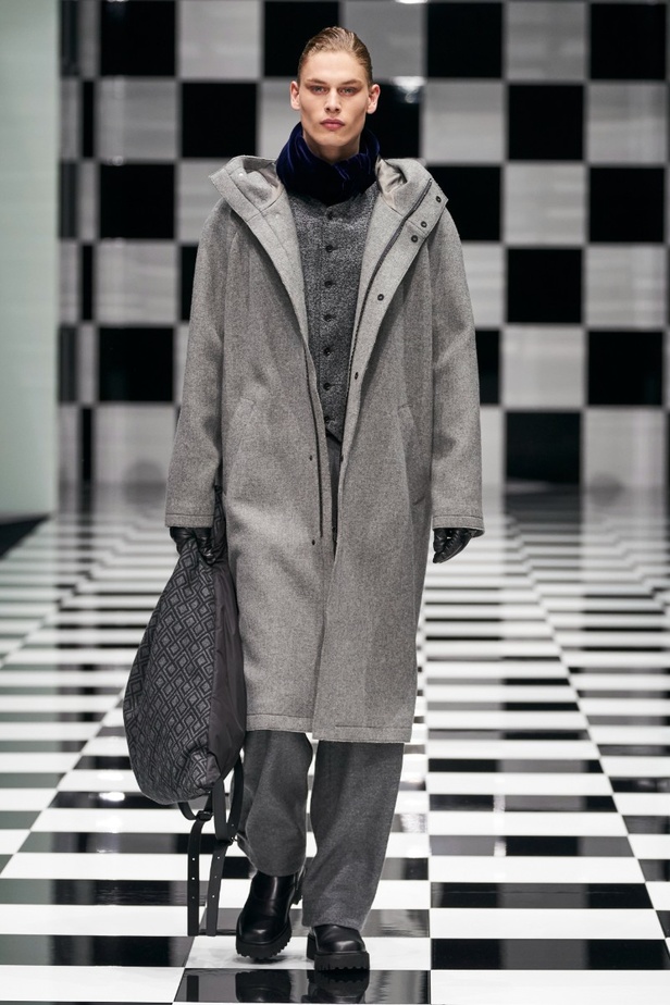  مجموعة Emporio Armani  لخريف 2022 أكثر تنوعًا وشمولًا من أي وقت مضى