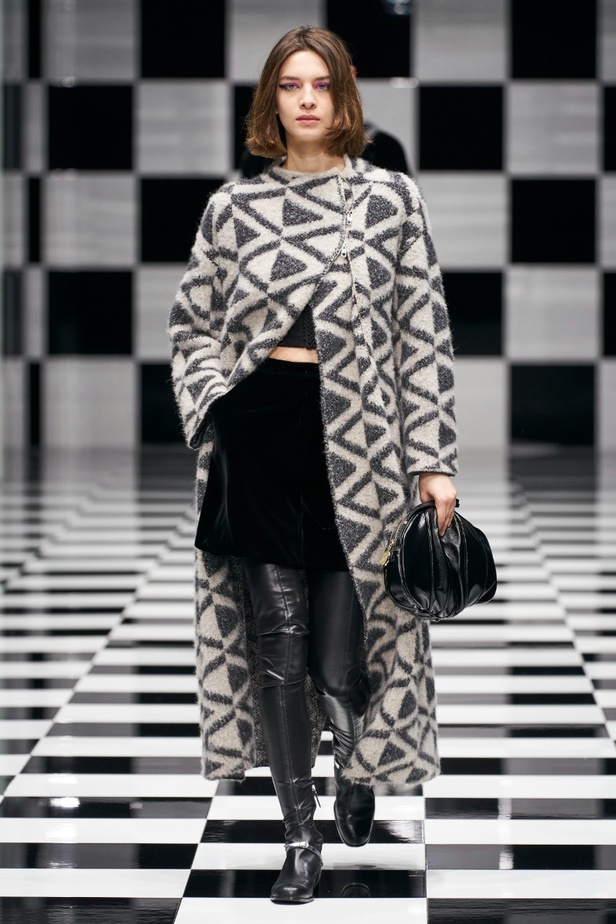  مجموعة Emporio Armani  لخريف 2022 أكثر تنوعًا وشمولًا من أي وقت مضى