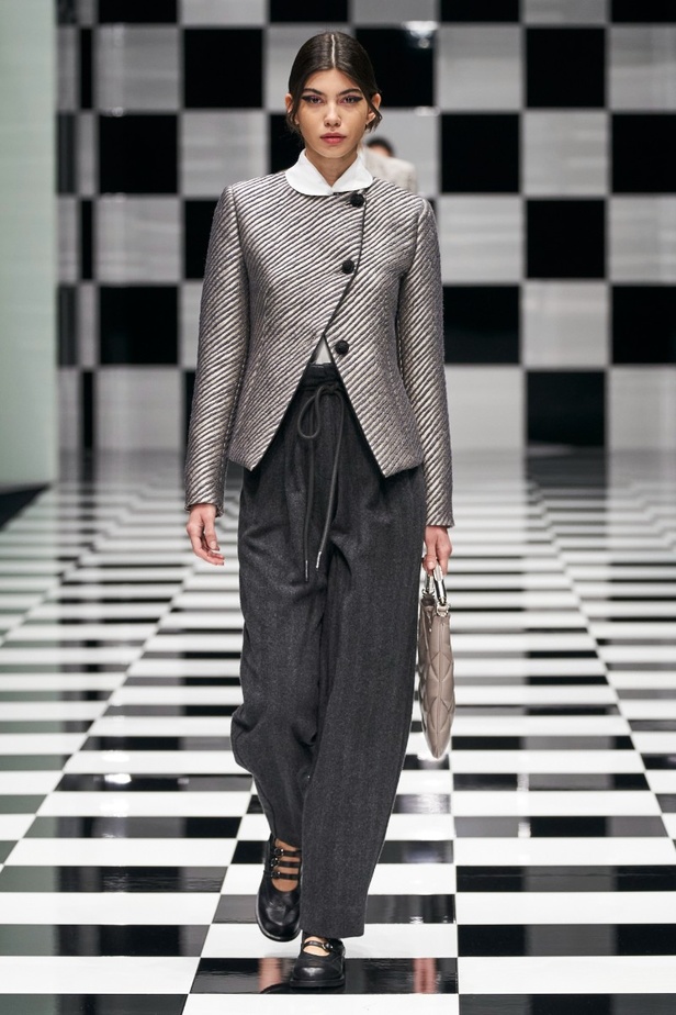  مجموعة Emporio Armani  لخريف 2022 أكثر تنوعًا وشمولًا من أي وقت مضى